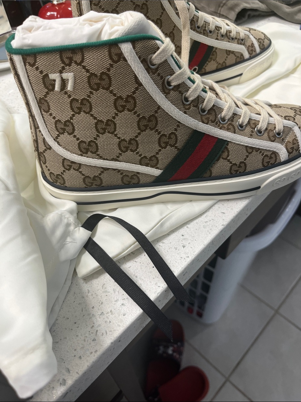 Gucci Beige GG Supreme High-Top Sneakers with Green Trim - Picture 2 of 9